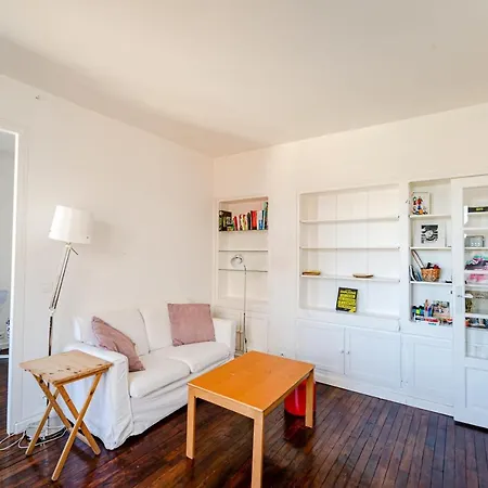 Bright Appt Near Belleville Paris